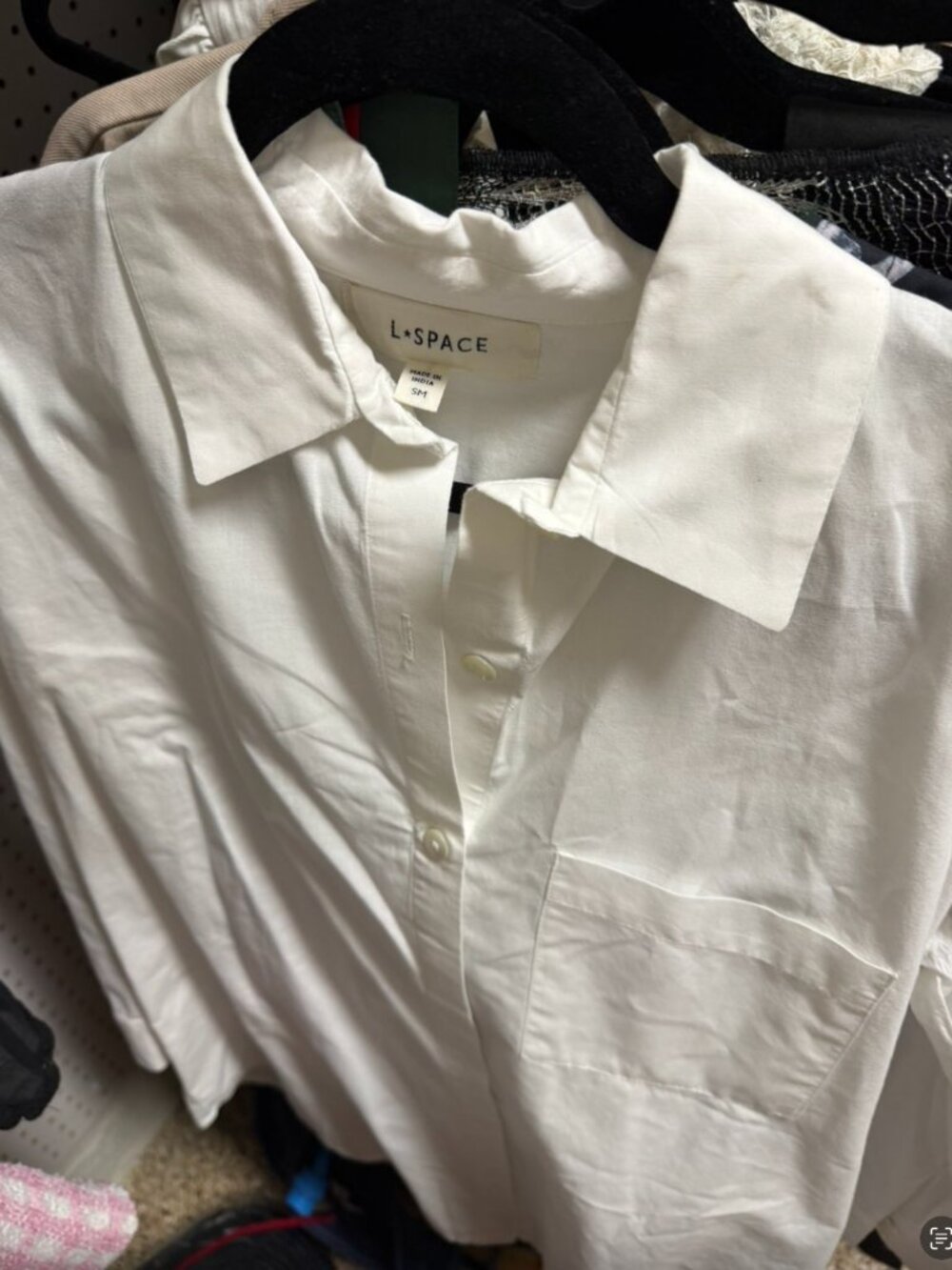 Button-down shirt with a classic collar and a single chest pocket | L SPACE